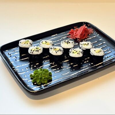 Ролл с авокадов Room-cafe по цене 410 ₽