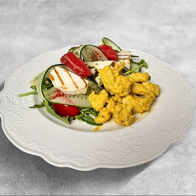 Индейка карри с овощами и жареным сыром в MaMa Mia по цене 701 ₽