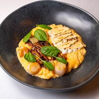 Скрэмбл с вешенками в унаги, гребешками, обожжённым бри и щучьей икрой в Имена
