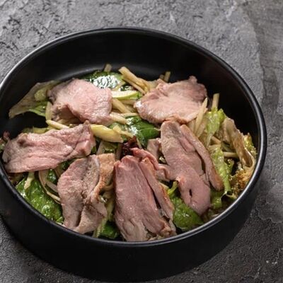 Утка су-вид с зеленым яблоком под соусом Бальзамикв Пламя и Вино по цене 670 ₽