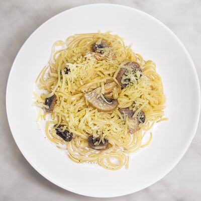 Паста с курицей и грибами в сливочном соусе в Bonape по цене 607 ₽