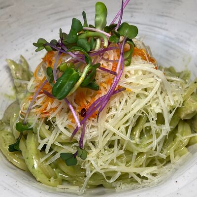 Спагетти с курицей и соусом песто в Veranda Shaffran Шафран по цене 650 ₽