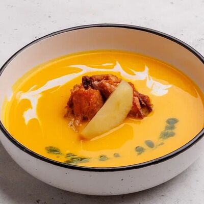 Тыквенный суп с крыльями конфи и пошированным яблоком в Амстердам по цене 395 ₽