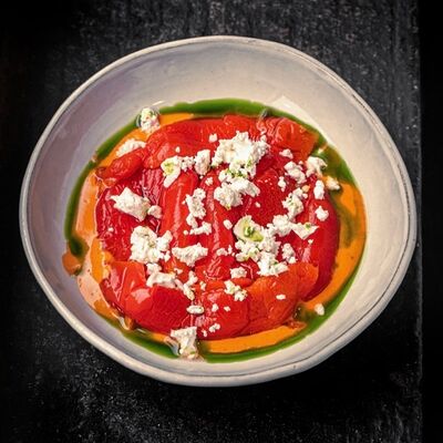 Запеченные перцы, фета и соус Ромеско в Техникум по цене 620 ₽