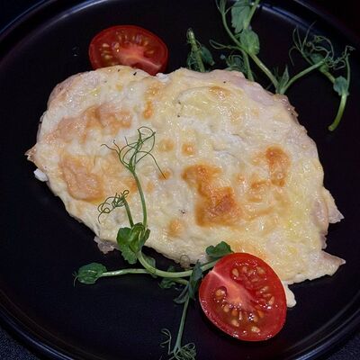 Отбивная куриная под сырной шубкой в Кухня без границ по цене 209 ₽