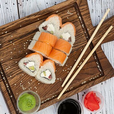 Ролл Кентукки с лососем в Sushi Hai по цене 755 ₽