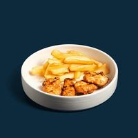 Шашлык из курицы с картофелем фри в Дареджани