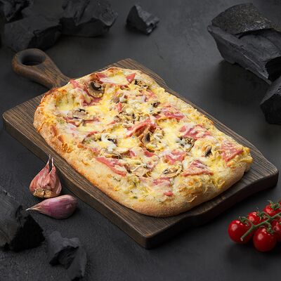 Римская пицца “Ветчинэ” в Crazy Brothers по цене 760 ₽