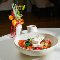 Греческий салат в River