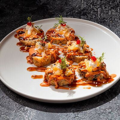 Темпура с лососем и апельсином в UMI Asian kitchen & bar по цене 990 ₽