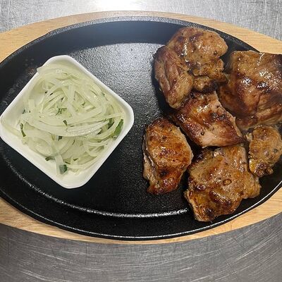 Шашлык из cвинoй шеи с луком в Эрмитаж по цене 350 ₽