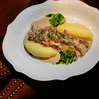 Строганов из мраморной говядины с пюре и белыми грибами в River по цене 1700 ₽