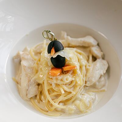 Паста с курицей и сыром в Рандеву по цене 460 ₽