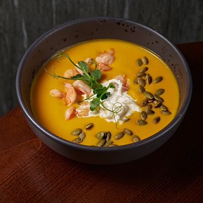 Крем-суп из тыквы с креветками в Chester по цене 510 ₽