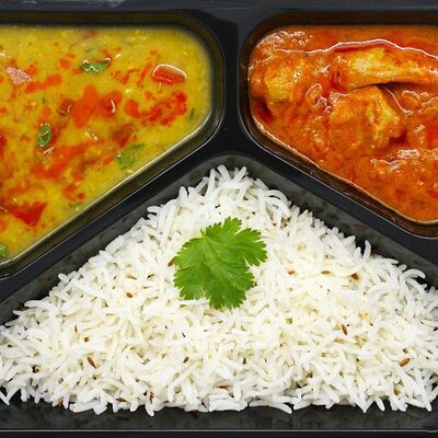 Комбо-Тхали (чикен карри+даал тадка+рис басмати) в Ashokas Индийская кухня по цене 550 ₽