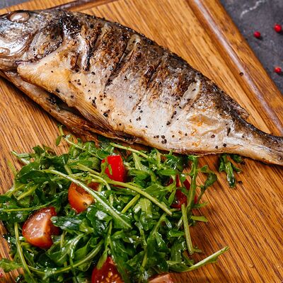 Дорадо с салатом из руколы в Пламя по цене 1490 ₽