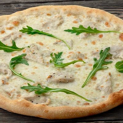 С запеченной индейкой, руколой и трюфельной пастой в Чили пицца по цене 860 ₽