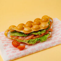 Вафля с лососем в Double Bubble Tea