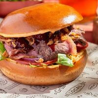 Бургер с пастрами в BBQ Beer Restaurant