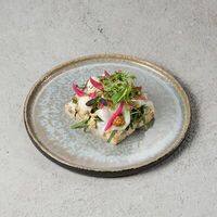 Сморреброд с салом из кальмара в Гастробар Аляска