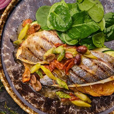 Филе дорадо аль форно с картофелем и цуккини в Fatto a mano по цене 1350 ₽