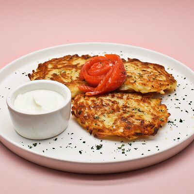 Драники с лососем в Еще одна кондитерская Академик по цене 690 ₽