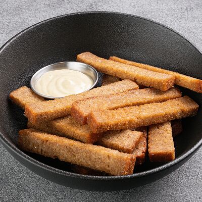 Гренки с чесноком и соусом тартар в Holy Hotdoggers по цене 520 ₽