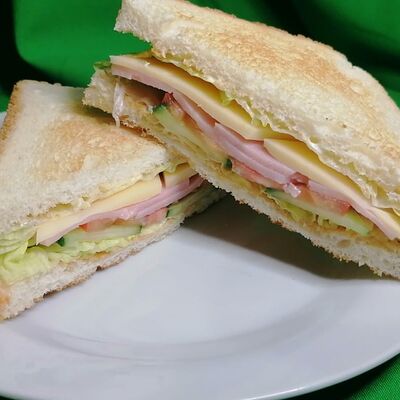 Сэндвич с ветчиной в Pitstop по цене 310 ₽