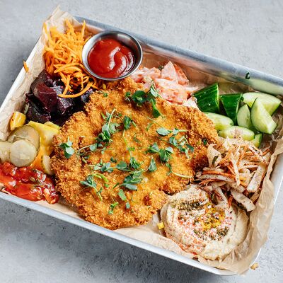 Шницель куриный с овощами и хумусом в Easy Hummus по цене 680 ₽