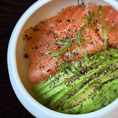 Чираши боул с лососем в Pellegrino по цене 965 ₽