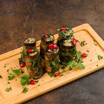 Рулетики из баклажанов с орехово-сырной начинкой в Кинза по цене 530 ₽