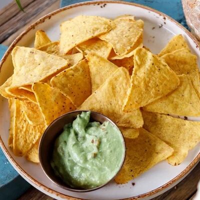 Начос с гуакамоле в Lars Vegans по цене 280 ₽