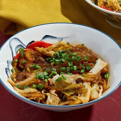 Бататовая лапша с курицей терияки в Чина по цене 560 ₽