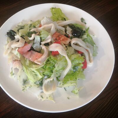 Салат с кальмаром в Очаг по цене 360 ₽