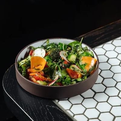 Овощной салат в Waterzooi по цене 540 ₽