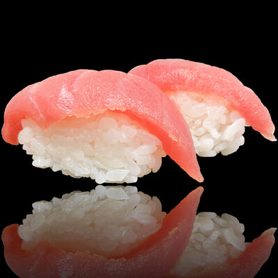 Суши с тунцом в Семья Плюс по цене 85 ₽