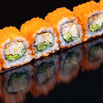 Тамаго ролл с темпурной креветкой в Sushi Sticks по цене 470 ₽