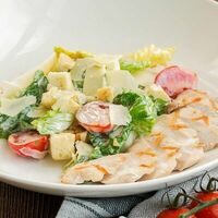 Салат Цезарь с куриным филе в Fazenda