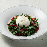 Буррата с томатами в Cheeseria