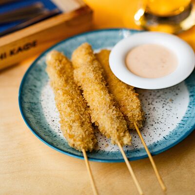 Сырно-ветчинные палочки с соусом в Вот,блин!Кафе по цене 350 ₽