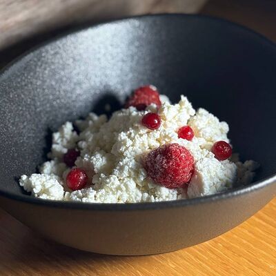 Творог со свежими фруктами в Траттория для друзей по цене 250 ₽