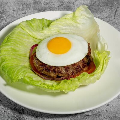 Бифштекс из мраморной говядины с глазуньей в Cutlet by El Gauchito по цене 1250 ₽