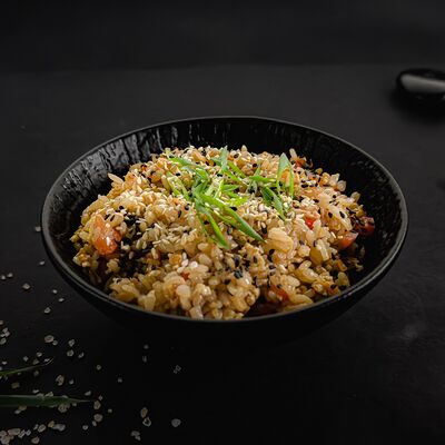 Рис тяхан с овощами и яйцом в Ёжкин ролл по цене 379 ₽