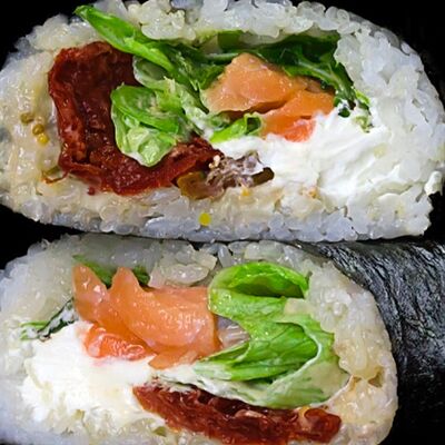 Суширитто итальяно с жареным лососем в Суши Лавка по цене 499 ₽