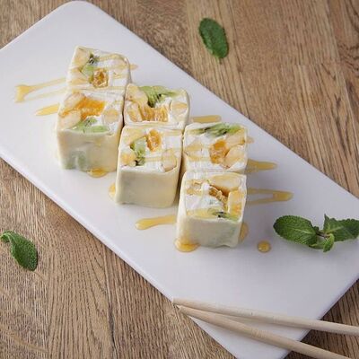 Фруктовый ролл в Андеграунд Pizza & Sushi по цене 288 ₽