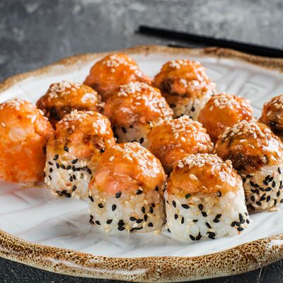 Запеченный ролл-сет в Пряности & Радости на Васильевском по цене 900