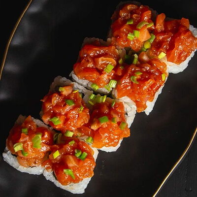 Ролл тартар с лососем в Sushi7 по цене 1002 ₽