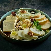 Ассорти из грузинских сыров в Двор Помидор