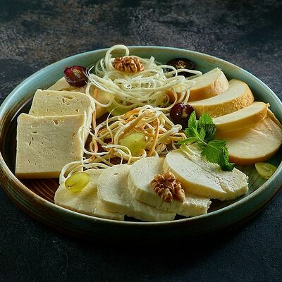 Ассорти из грузинских сыров в Двор Помидор по цене 640