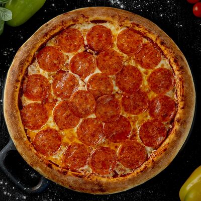 Пицца Пеперони 30 см в Hot Pizza по цене 880 ₽